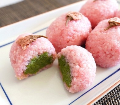 放置で簡単！抹茶入り餡の関西風桜餅の写真
