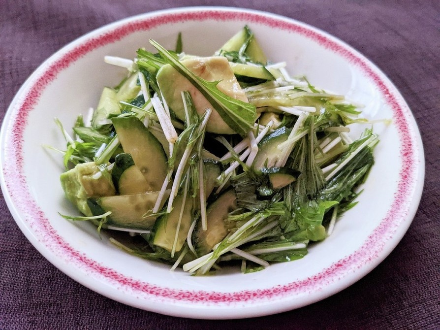 水菜とアボカドときゅうりのサラダの画像