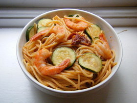 えびとズッキーニのトマトパスタ☆