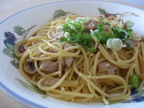 簡単☆鶏もも肉のピリ辛和風パスタ