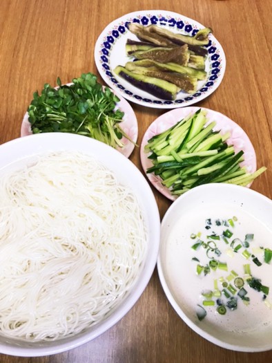 胡麻豆腐と豆乳で斬新ごまダレ素麺の写真