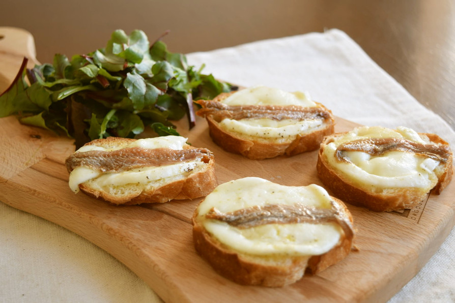 アミガサタケとブリークロスティーニのレシピ