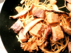 カジキと椎茸のエスニック焼きそば