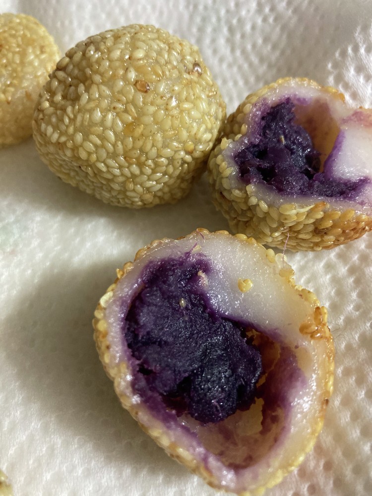 紫芋のゴマ団子の画像