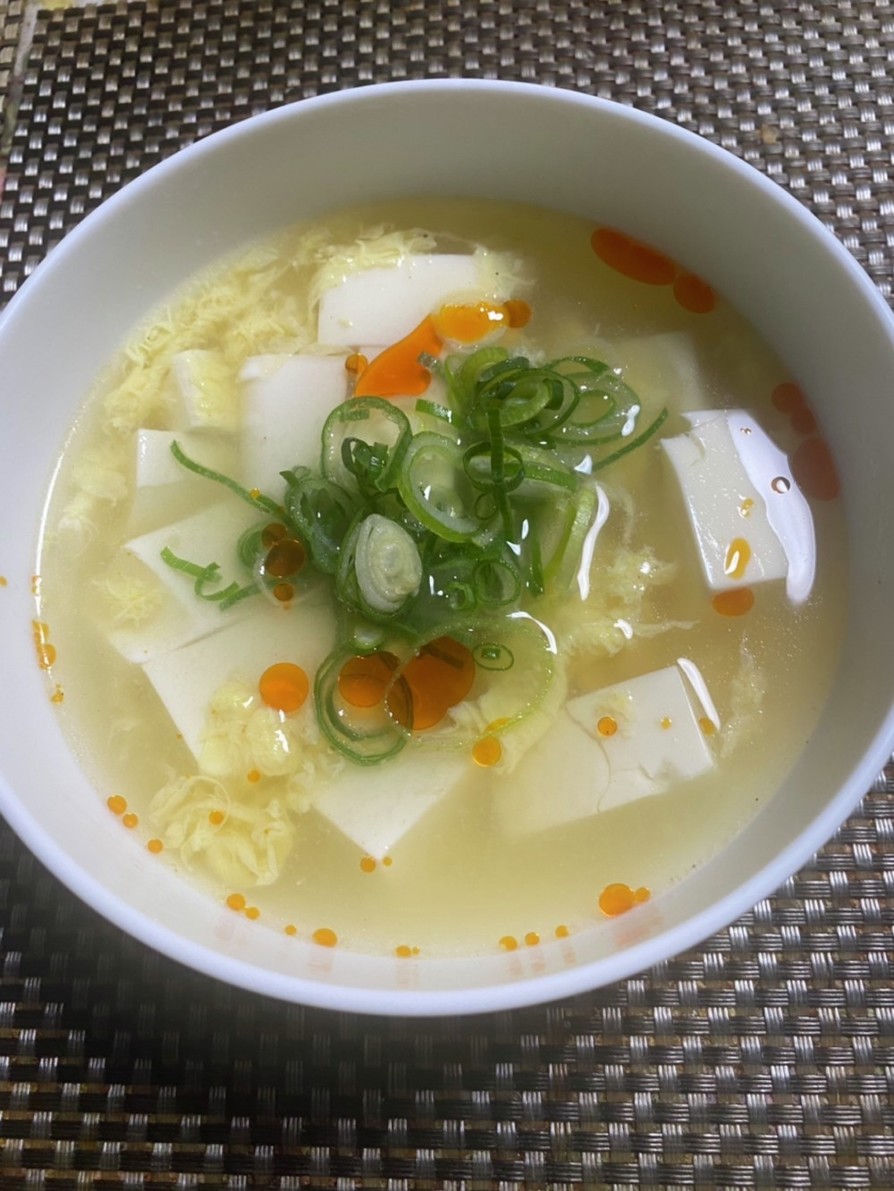 茹で鶏の茹で汁で　豆腐と卵の　中華スープの画像