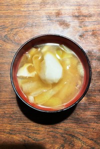 里芋と椎茸、大根の皮で合わせ味噌汁