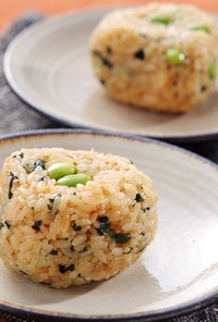 丹波黒枝豆とわかめの醤油おにぎり