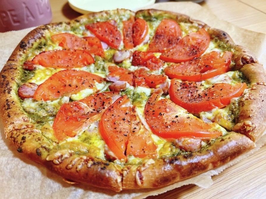 バジルとフレッシュトマトのピッツァの画像
