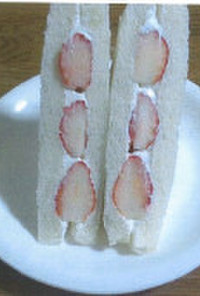 茨城県産のイチゴを使ったイチゴサンド