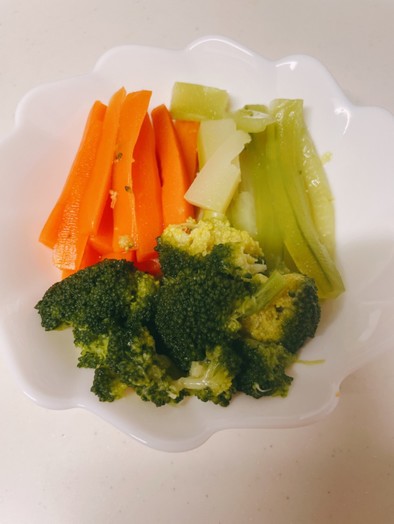 離乳食後期〜野菜スティックのコンソメ風味の写真