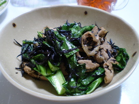 簡単&栄養満点☆ひじきと豚肉の青菜炒め