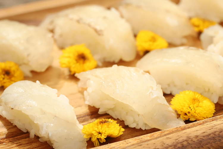 うまみ倍増 ヒラメの昆布締め 寿司 レシピ 作り方 By Cookingdo クックパッド 簡単おいしいみんなのレシピが376万品