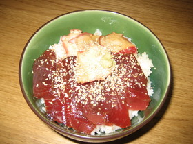 まぐろの漬け丼