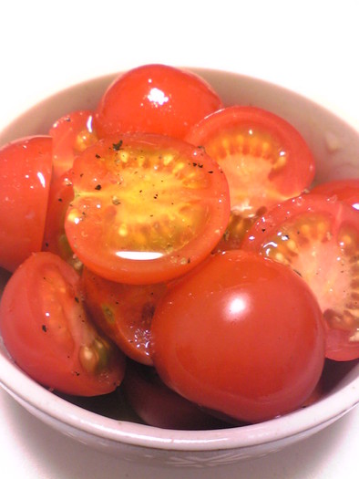 プチトマトのおつまみサラダの写真