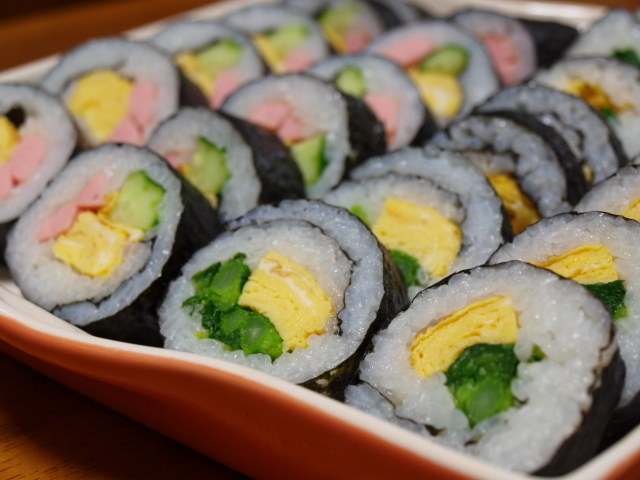 菜の花の巻き寿司の画像