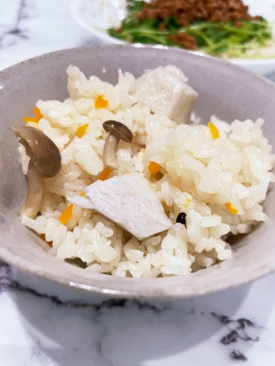里芋とキノコの炊き込みご飯の写真