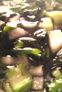 小松菜と玉葱とわかめのスープ