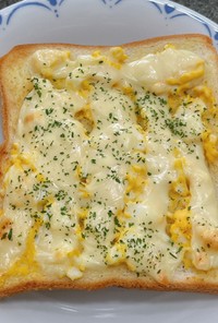 卵サラダのチーズトースト