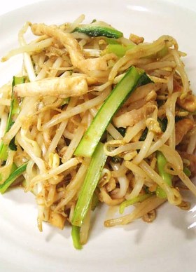 もやしと✿鶏皮の✿ゴマ✿味噌✿炒め