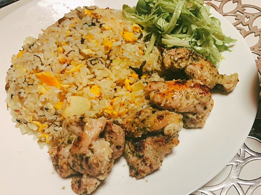 高菜ガーリック炒飯+鶏チー海苔焼きの画像