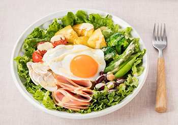 ペイザンヌサラダ～野菜と卵のサラダ～の画像