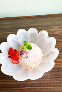 苺のアイスクリーム