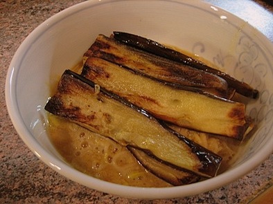 簡単でウマ！焼き茄子のせ釜玉そうめんの写真