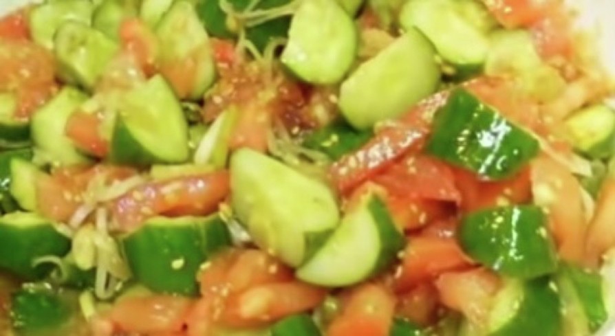きゅうりとトマトのサラダの画像