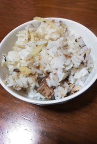 サバの水煮缶で、生姜ご飯