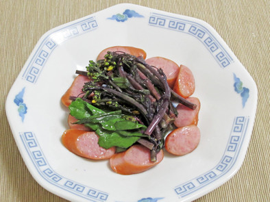 紅菜苔とウインナーの炒め物の写真