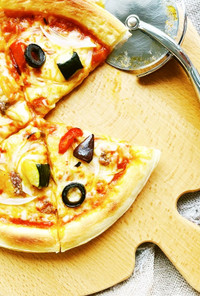グリル野菜とアンチョビのピザ