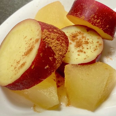 簡単一品　さつま芋とりんごの煮物の写真