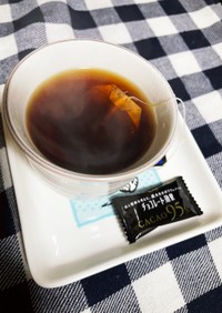 私の朝食☆高カカオチョコと紅茶かコーヒー