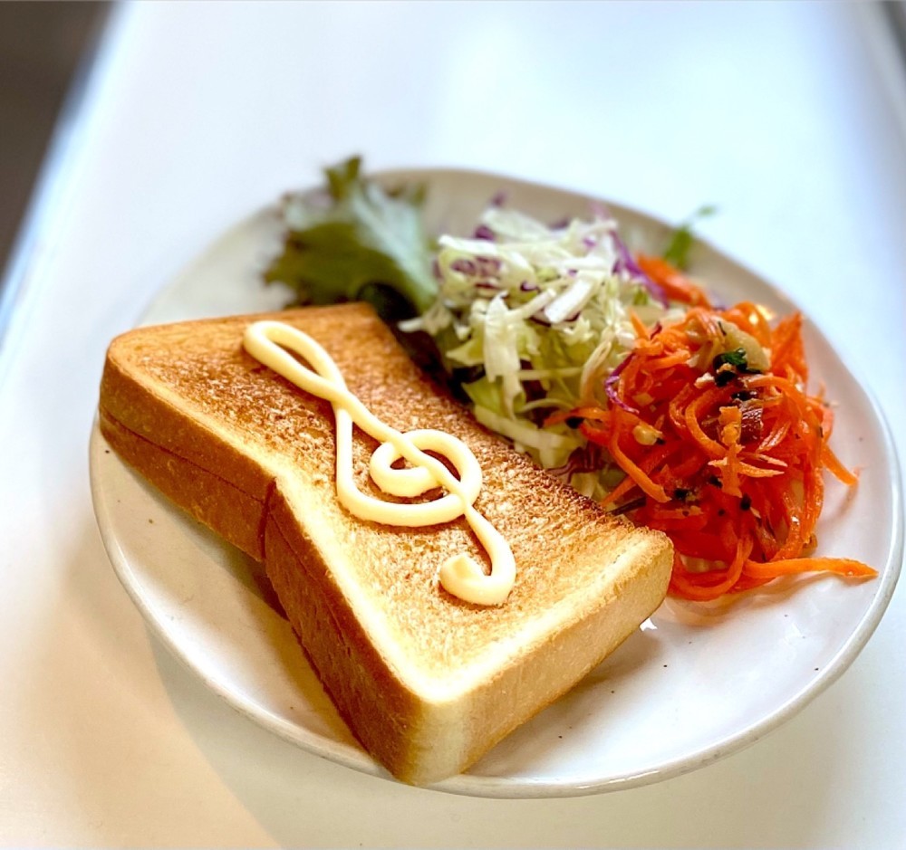 トーストにつけるものがない時に！食パンと調味料だけの貧乏レシピ15選を紹介！ ちそう