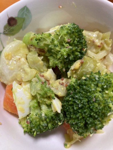 味付けさっぱり！温野菜と卵のサラダ の写真