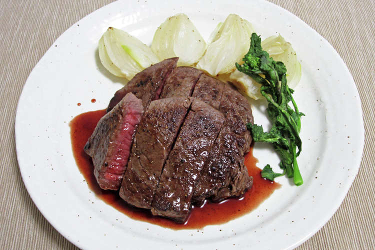 牛ランプ肉のステーキ 赤ワインソース レシピ 作り方 By クックgonbao クックパッド 簡単おいしいみんなのレシピが375万品