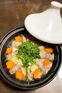 ヘルシー♡豆苗と豚肉巻き巻きタジン鍋