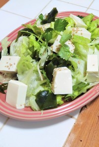 豆腐とワカメのピリ辛サラダ