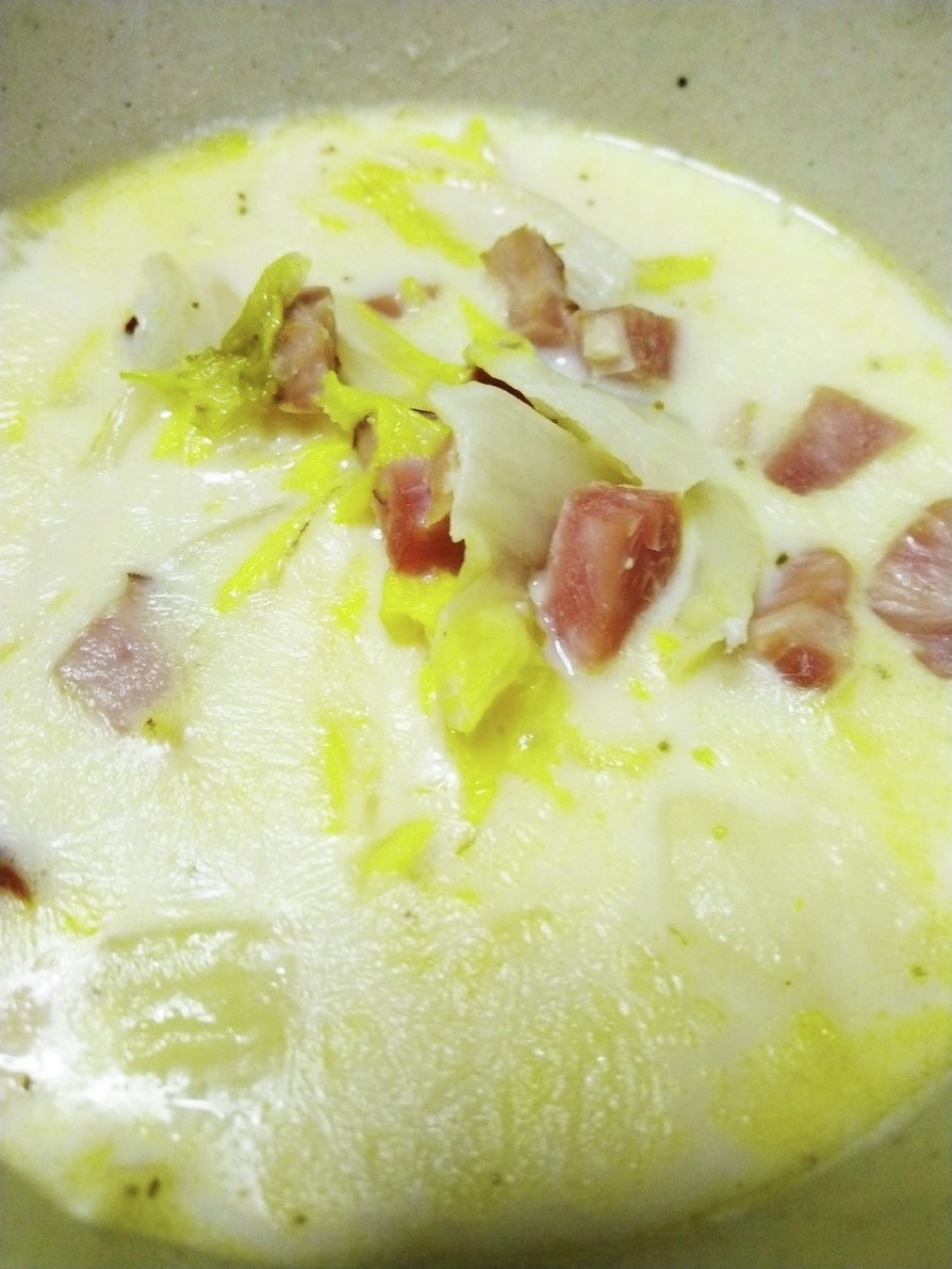 白菜とベーコンのクリームスープの画像