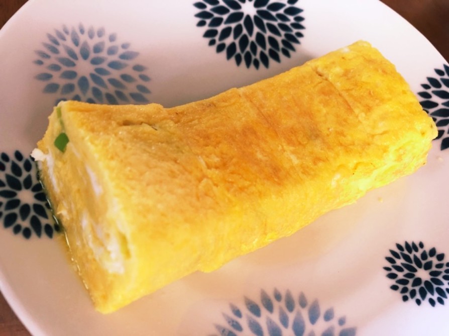 お弁当✿ふんわり甘めのネギ入り卵焼きの画像