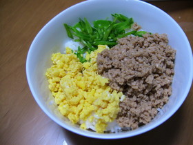 三色どんぶり
