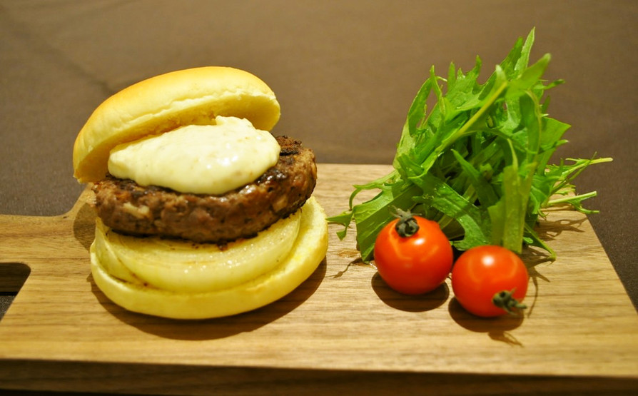 ごまと味噌のチーズたっぷりハンバーガーの画像