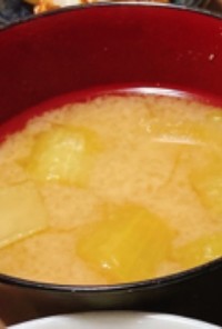 チンゲンサイとしめじのお味噌汁