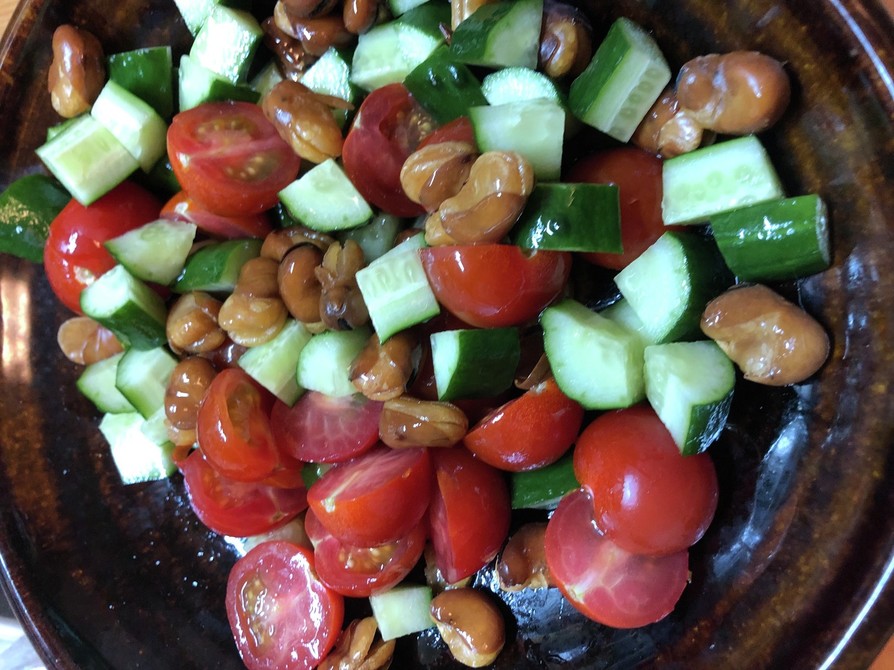 イカリ豆とプチトマトときゅうりのサラダの画像