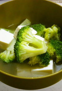 簡単ブロッコリーと豆腐のスープ