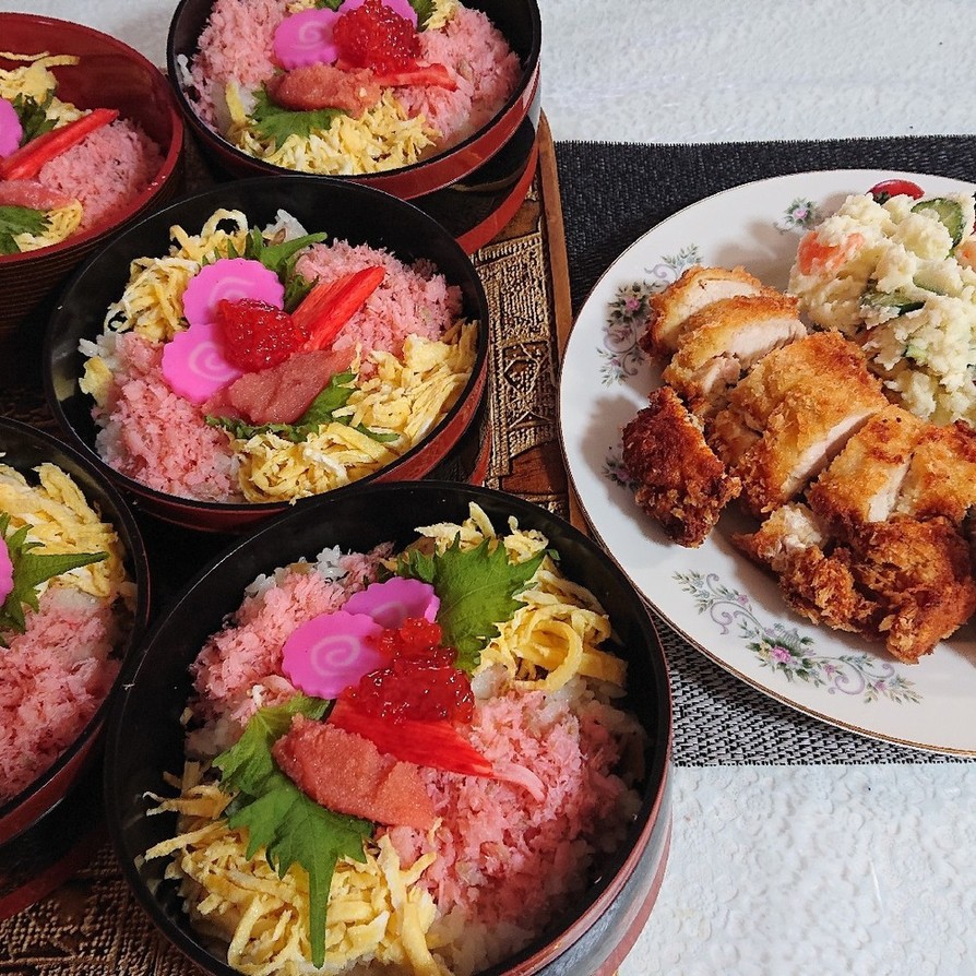 タラコチラシ寿司とむね肉シソ巻きフライの画像