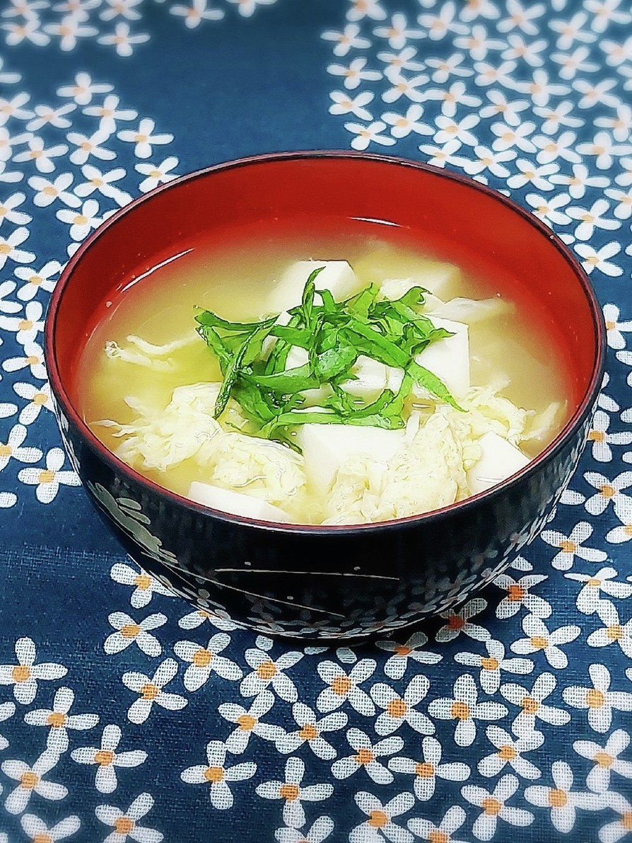 豆腐と卵のお味噌汁の画像