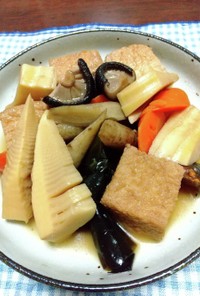 タケノコ、厚揚げ、野菜のぶつ切りを入れ。