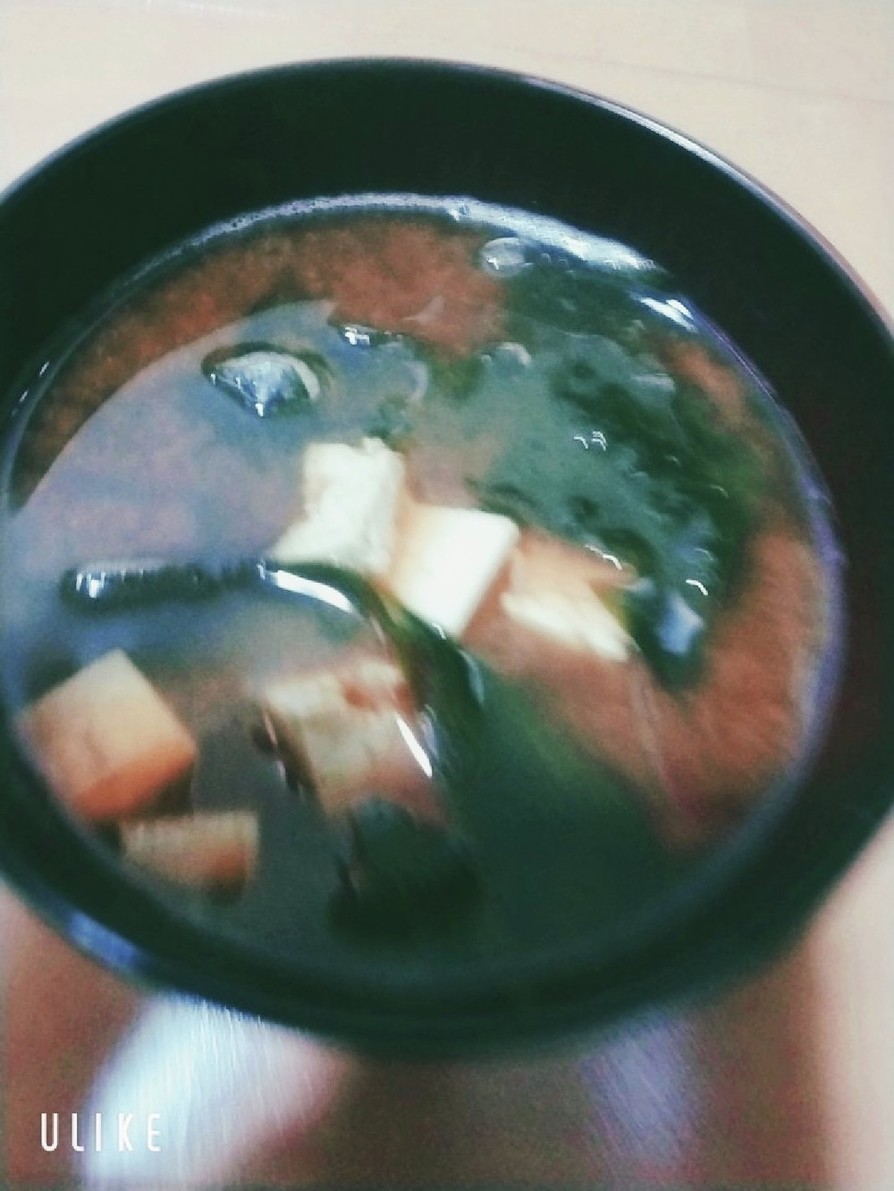 ワカメと豆腐味噌汁の画像