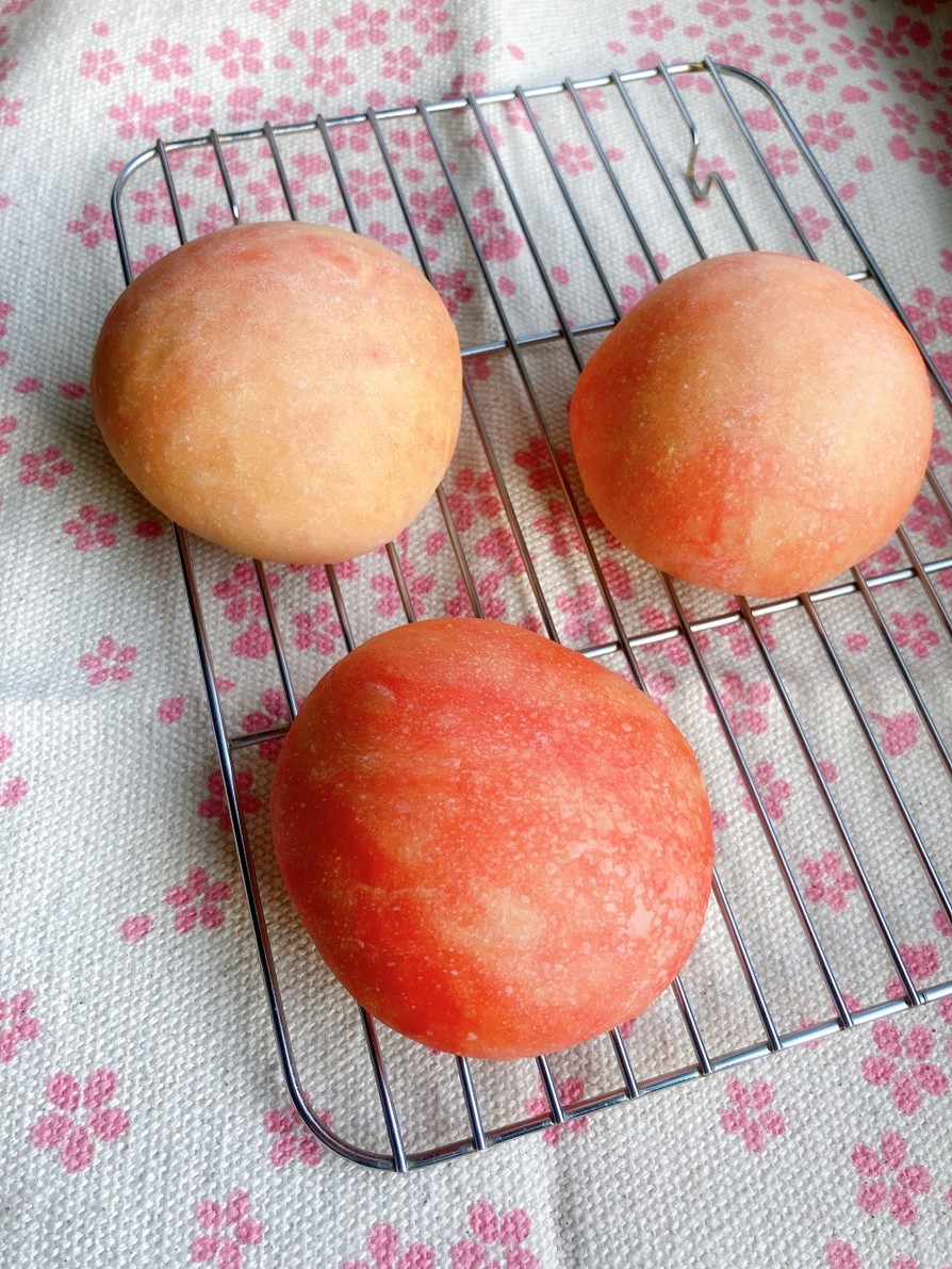 【冷蔵発酵】桃色パンの画像